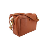 Braune Crossbody-Tasche mit breitem Trageriemen und goldfarbenen Kettenhaken