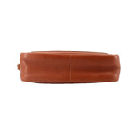 Braune Crossbody-Tasche seitlich, kompakte Form mit durchgehendem Material