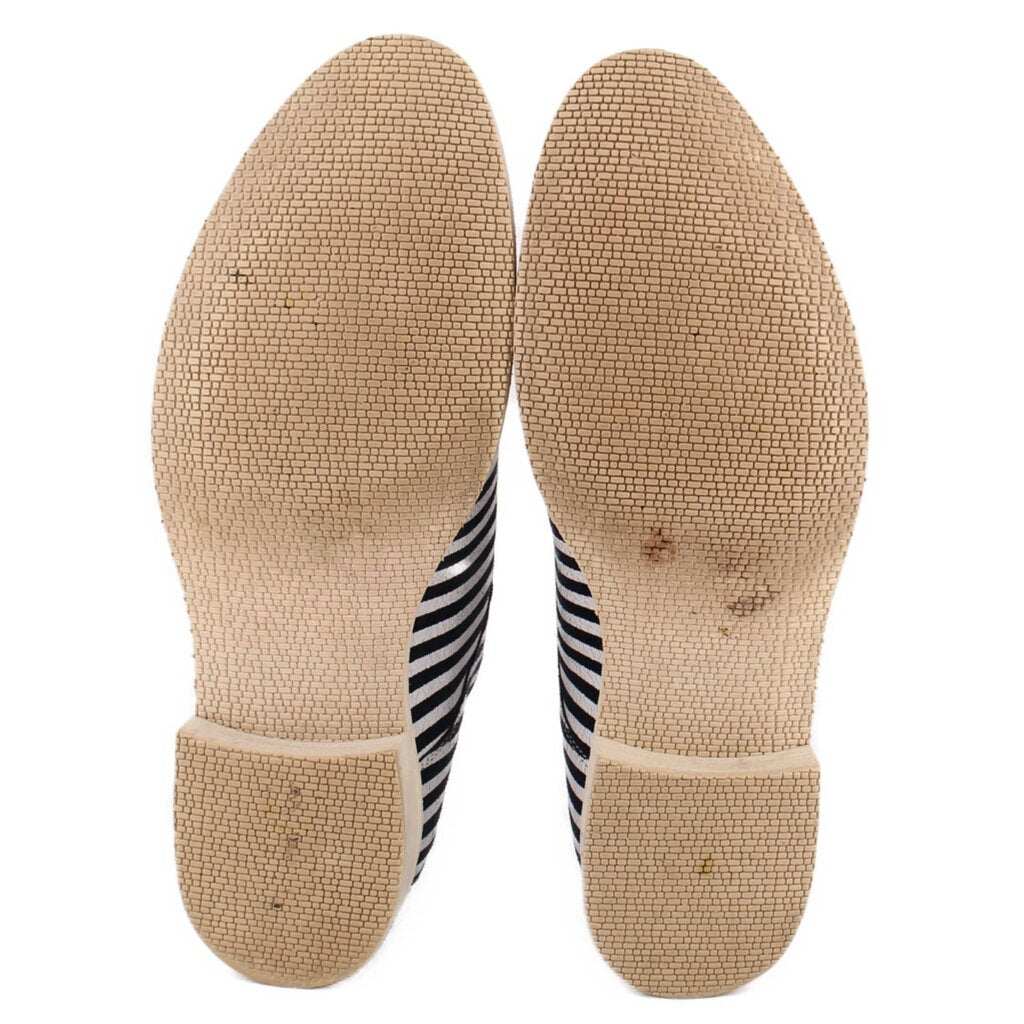 Striped oxford shoe outsoles with tan, jute-textured finish