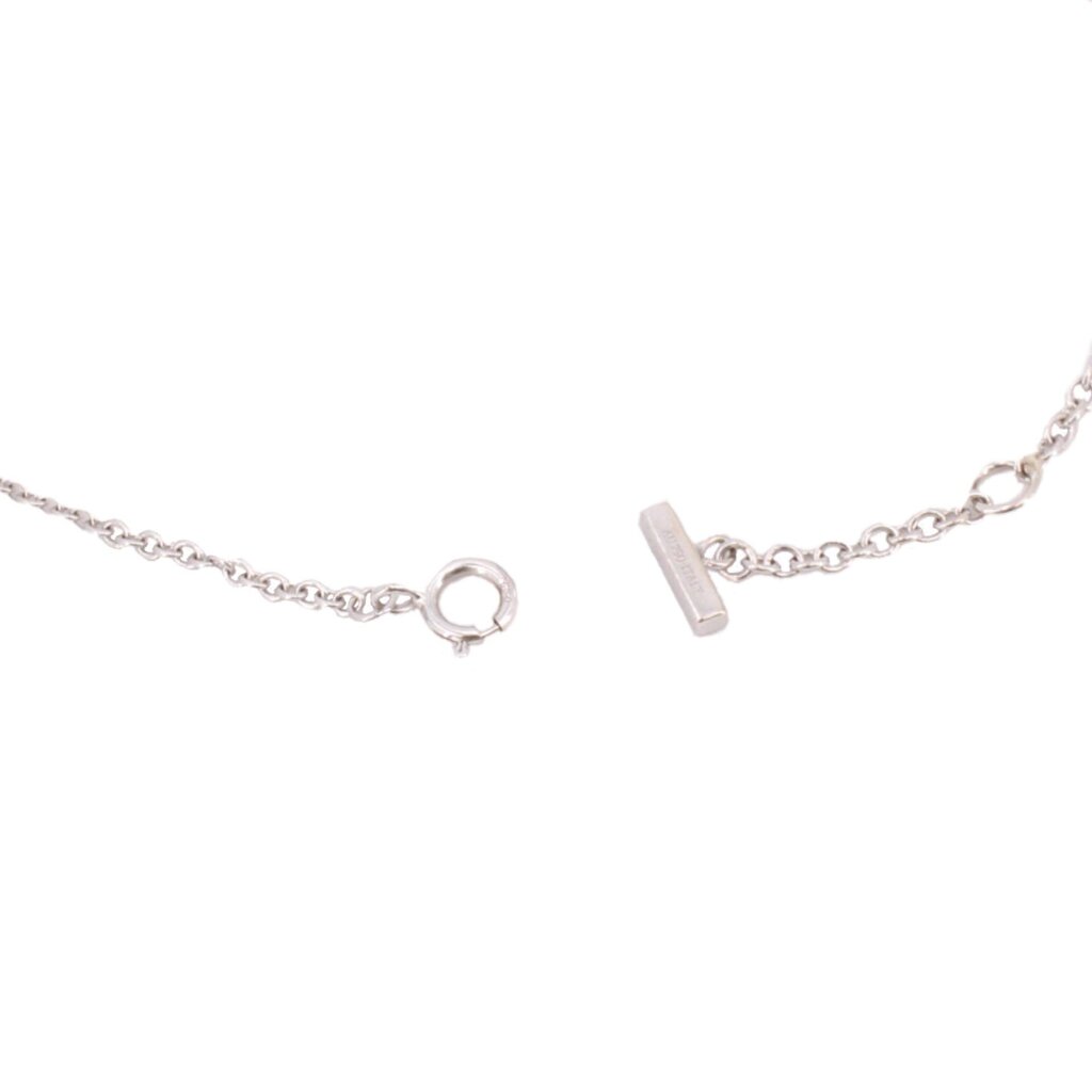 White gold bracelet clasp with round closure ring and side bar detail