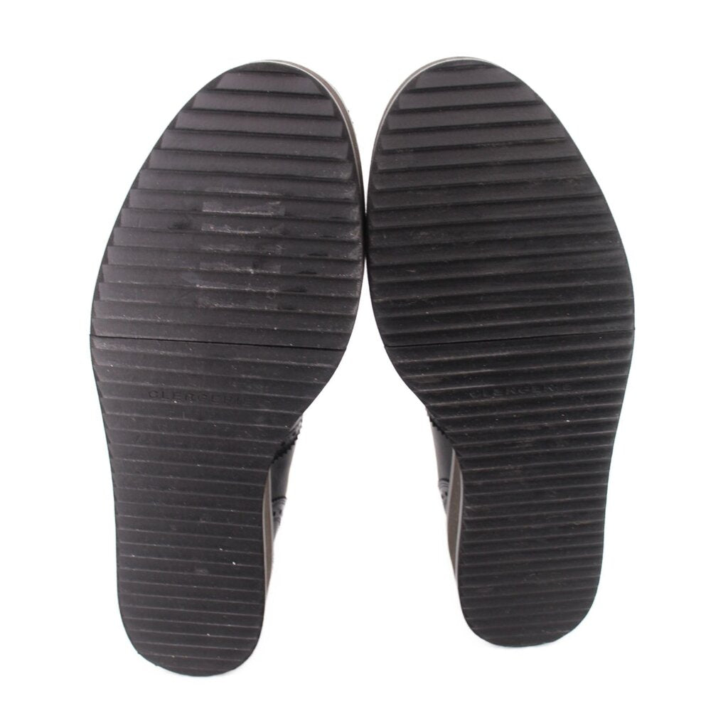 Black platform flats outsole with deep horizontal tread pattern