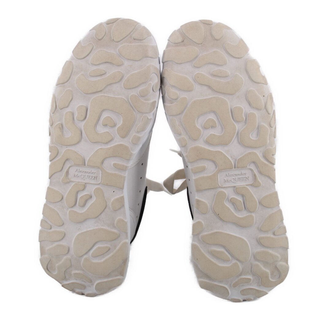 Light beige outsole of women's court trainer sneakers with rugged tread and logo label
