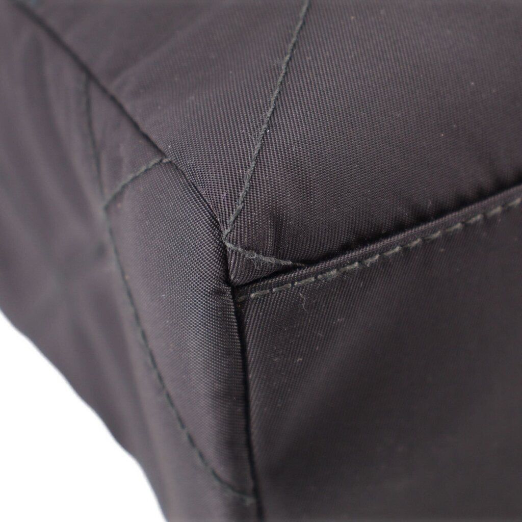 Re Edition Chain Tote: black quilted fabric edge with stitched trim