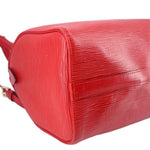 Red Speedy 25 crossbody bag close-up of end panel and zipper trim