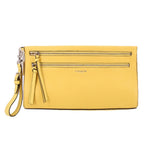COACH gelbe Bleecker Clutch mit breitem Reißverschluss und Anhänger