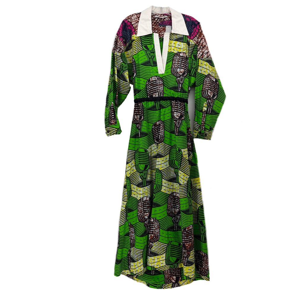 Long-sleeve green printed dress with V-neck and pointed white collar, midi length
