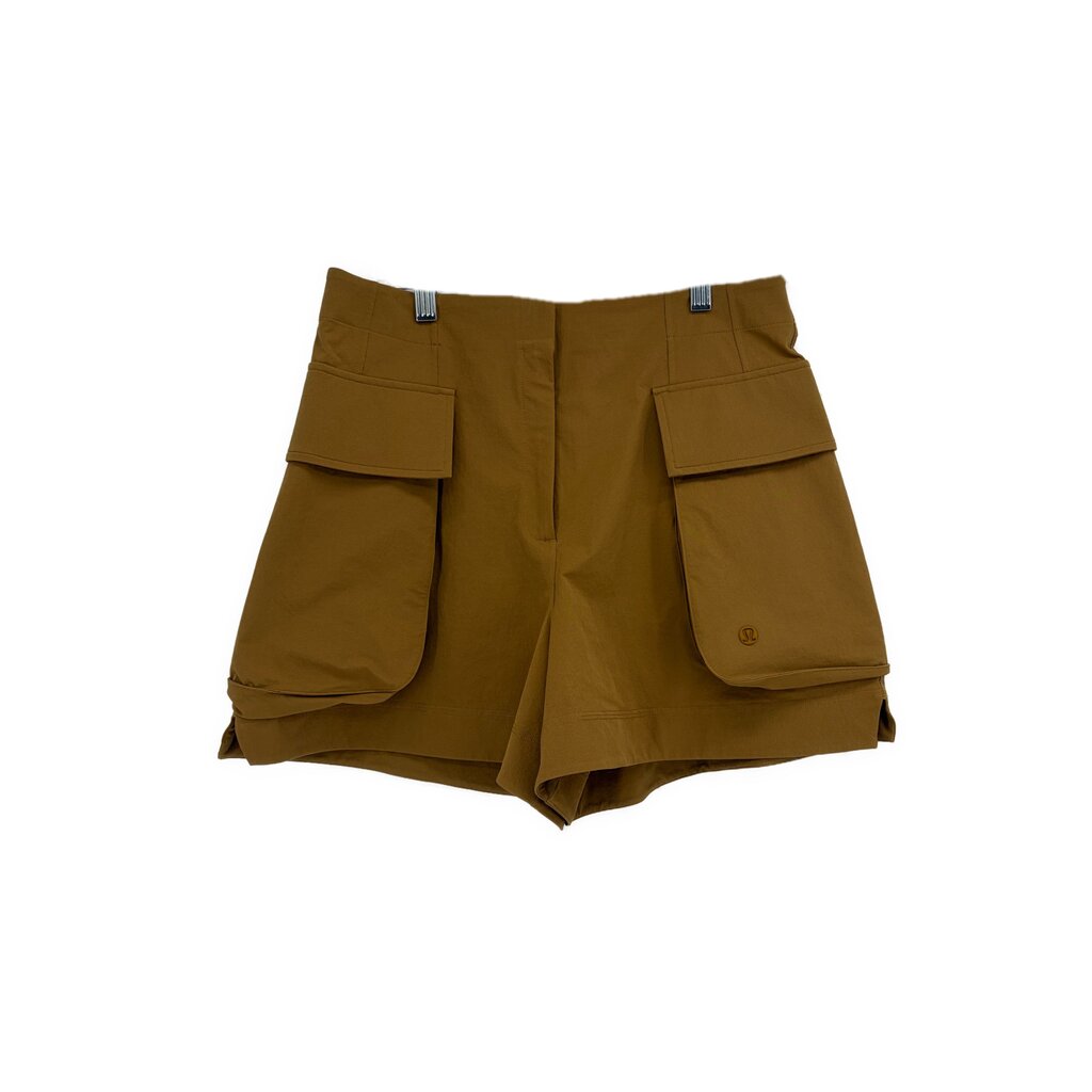 Camel cargo shorts with two side flap pockets and buttoned back pockets