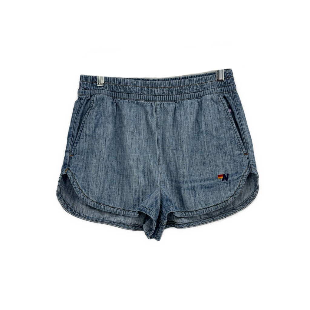 Blue denim shorts with elastic waistband and small logo patch