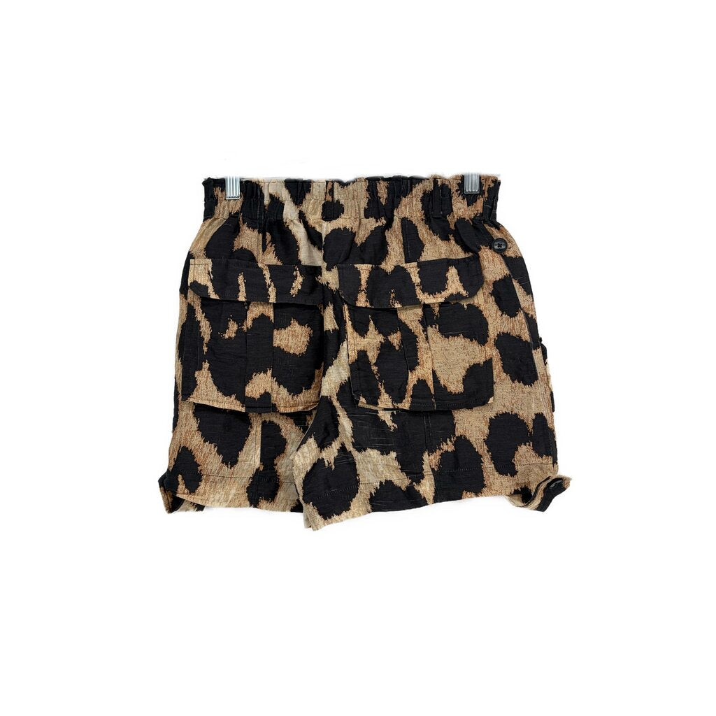Leopard-print shorts with elastic waist and flap patch pockets