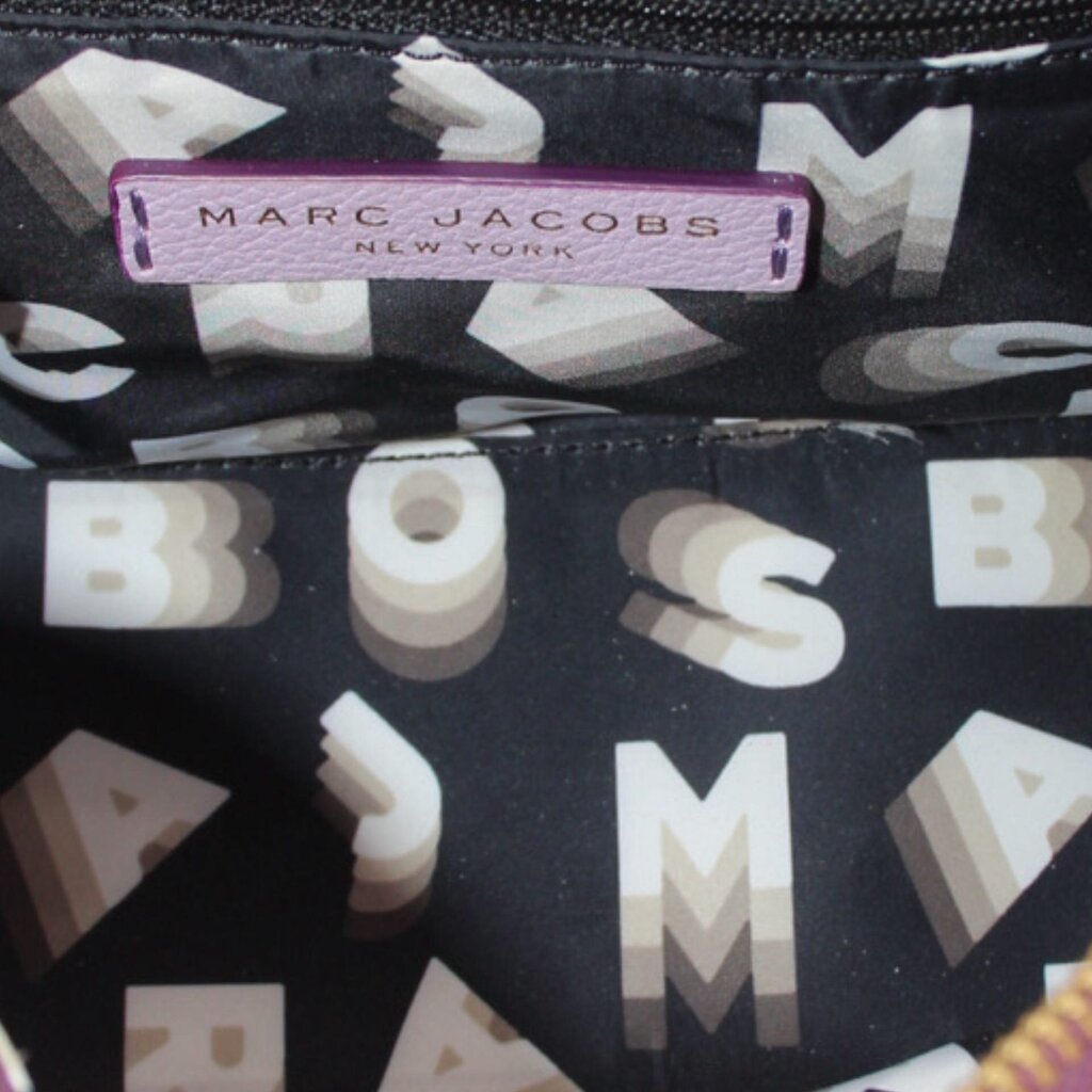 Printed lining with MARC JACOBS New York label inside mini bag