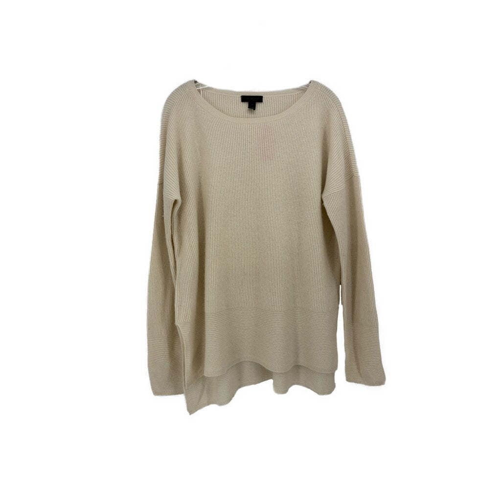 Cream ribbed crewneck sweater, long sleeves and relaxed fit