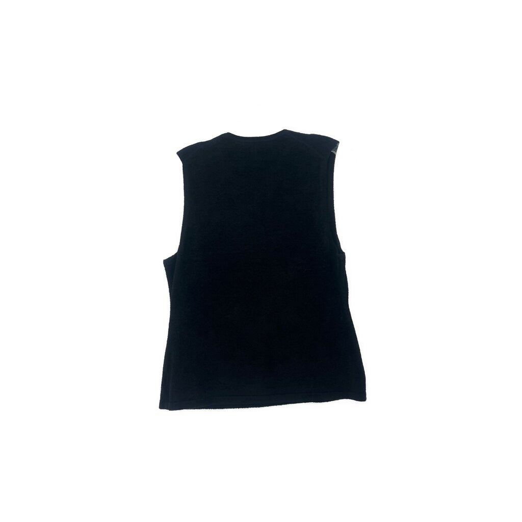 Sleeveless black top, rounded neckline and curved side seams