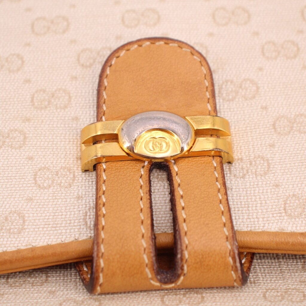 Tan leather crossbody strap attachment with gold Gucci clasp and stitching
