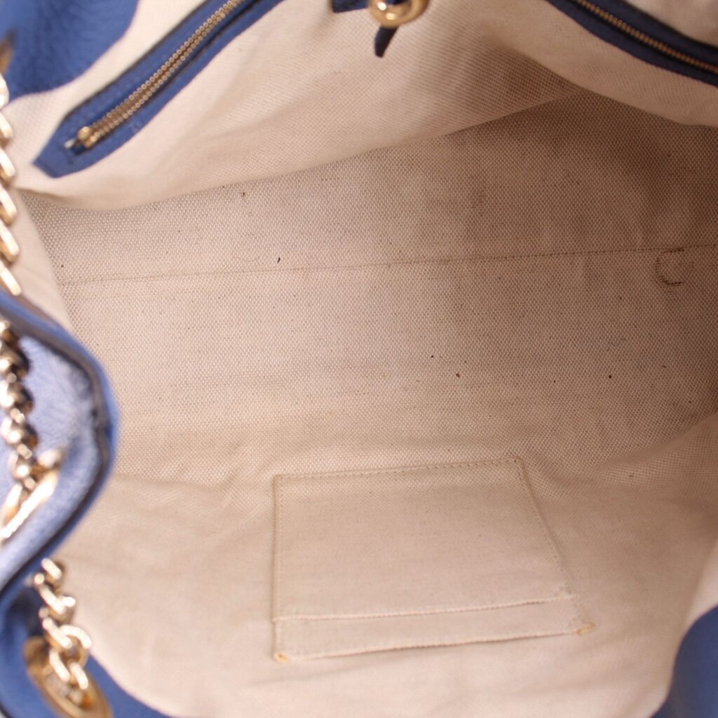 GUCCI Soho chain tote bag interior lining with open pocket and top zipper edge.