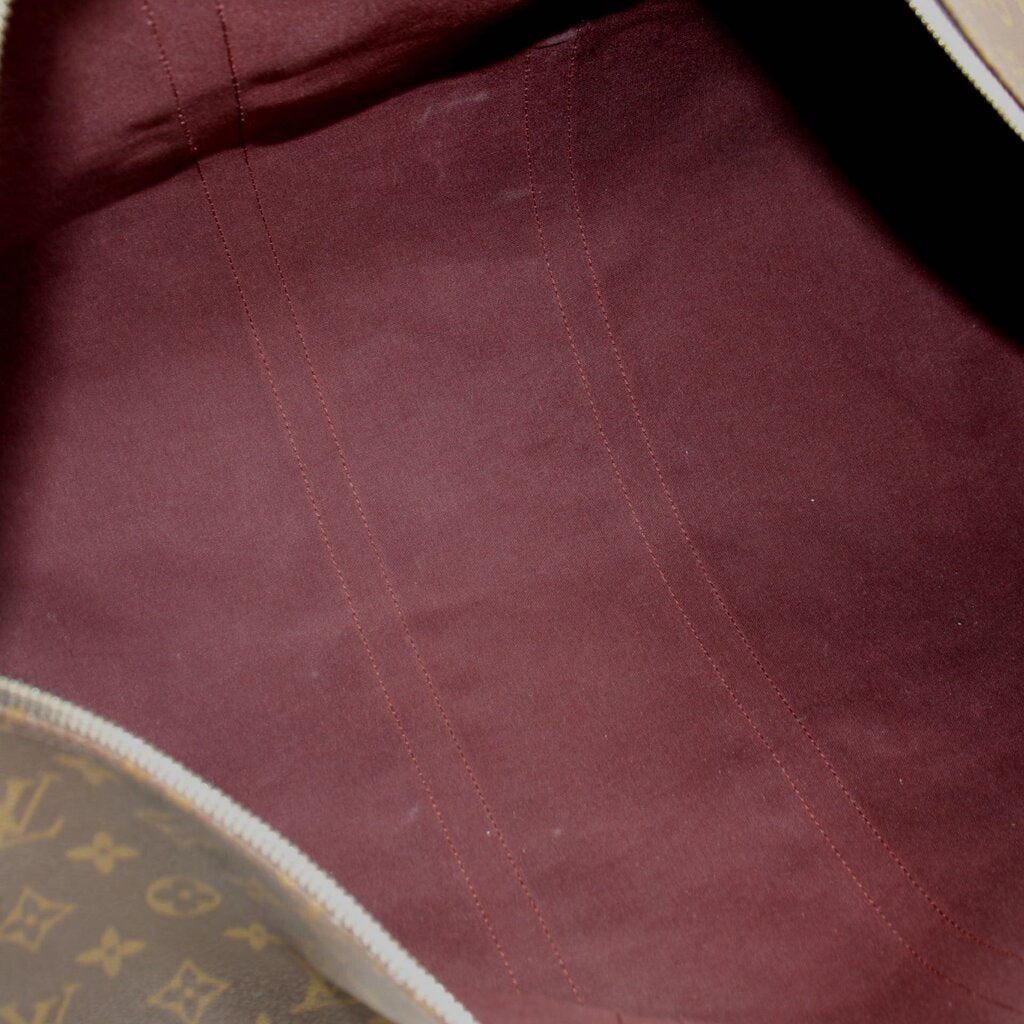 Duffel bag interior lining in dark red with stitched seams