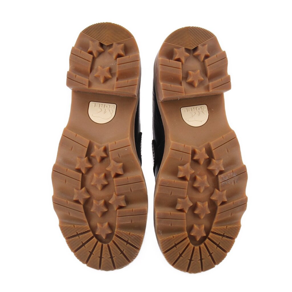 Tan rubber outsole with star-pattern traction