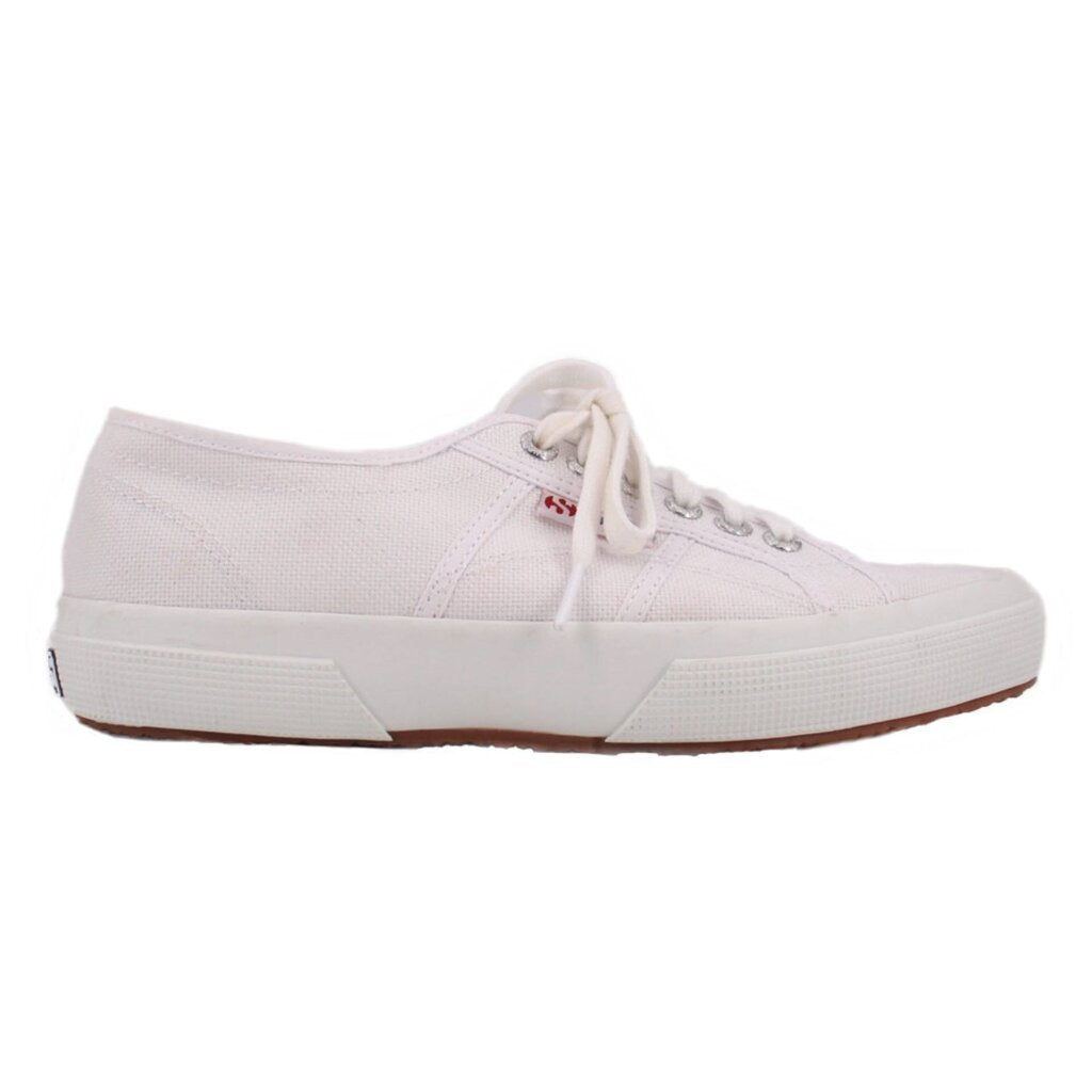 White canvas low-top sneakers with lace-up closure and textured rubber sole