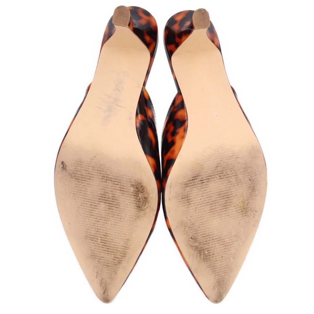 Brown tortoise patent mule heels, beige insoles and pointed toe profile