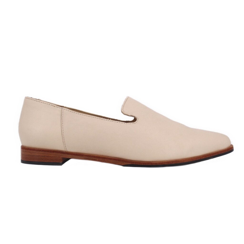 Cream pointed flats with side slit collar and brown low heel