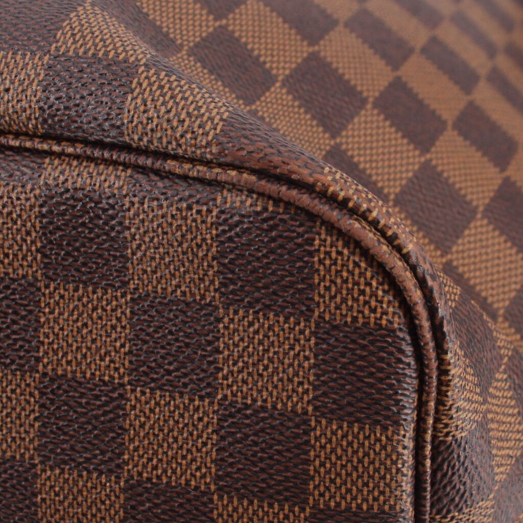 Damier Ebene tote bag close-up of corner seam on checkered canvas