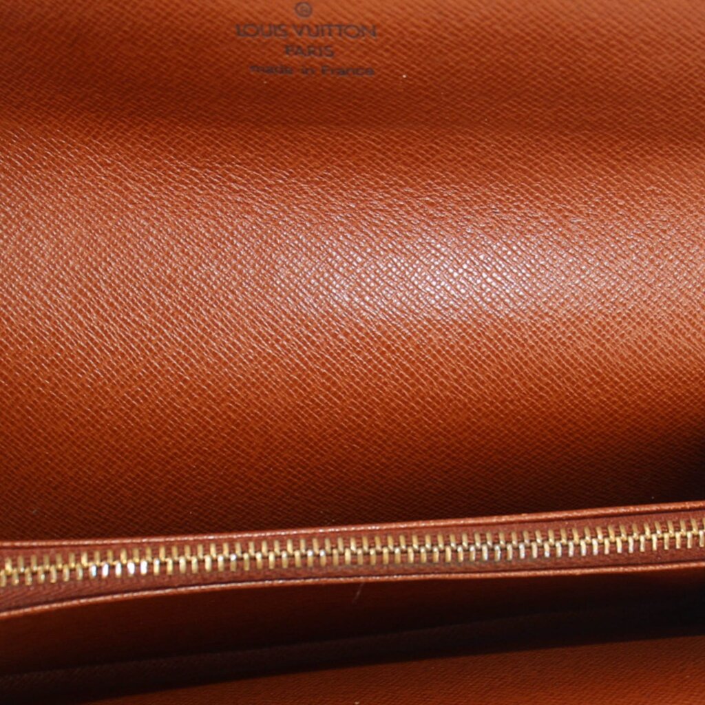 Embossed LOUIS VUITTON PARIS interior leather with gold zipper