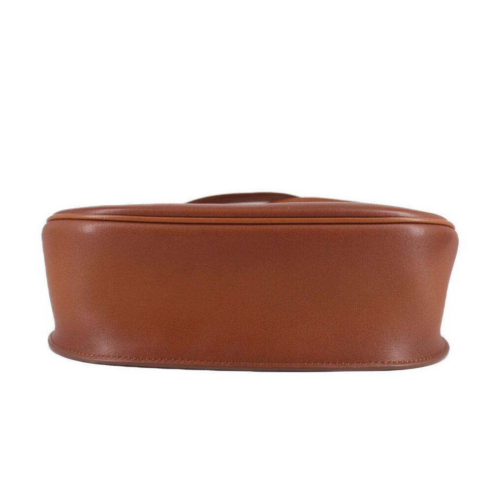Cognac leather crossbody bag with smooth flat base and wide strap loops