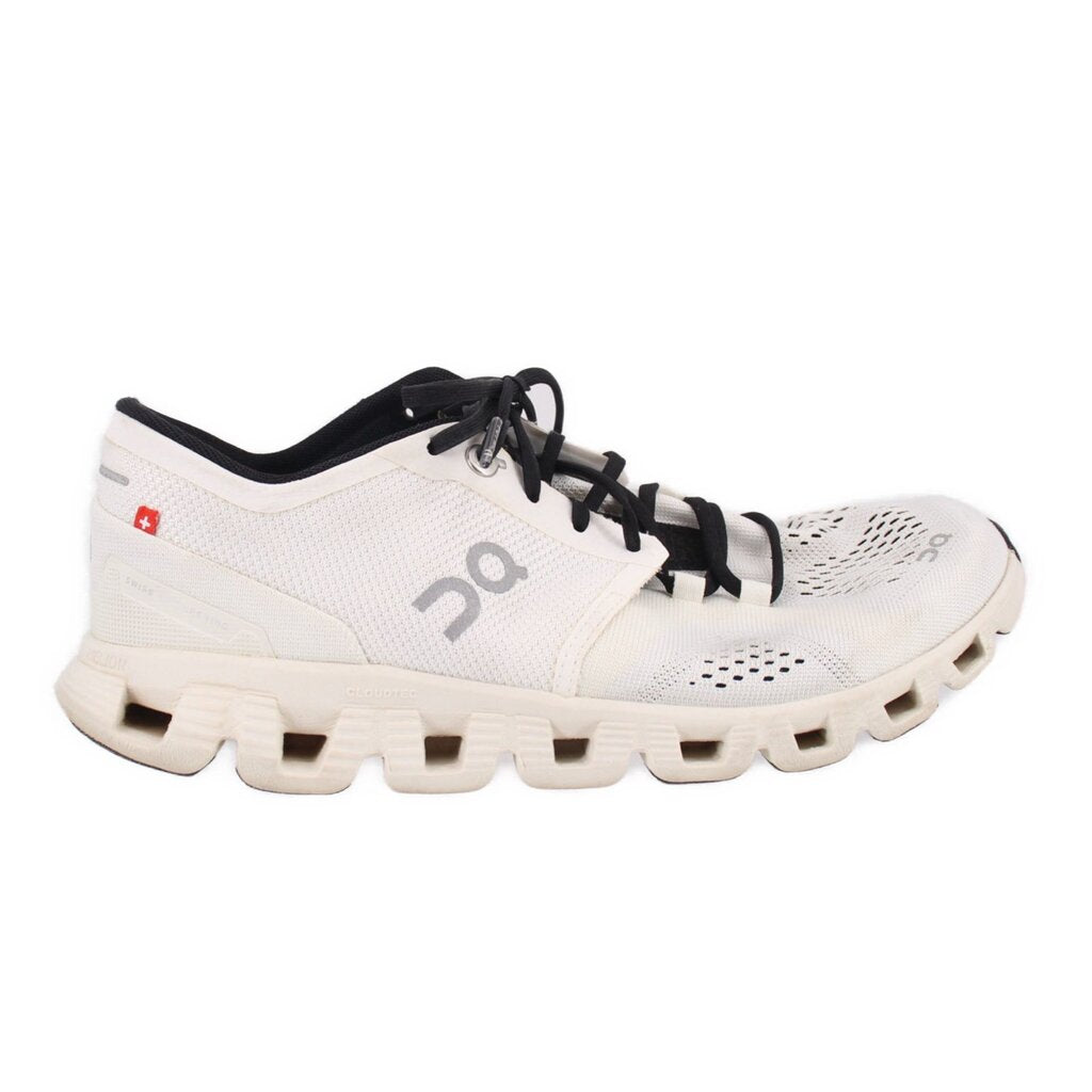 White ON Cloud mesh sneakers, side profile with black lace-up and tread sole