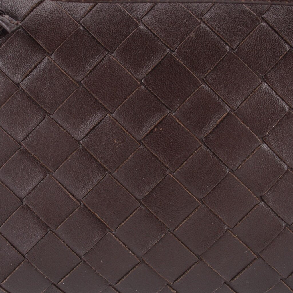 Chocolate woven leather crossbody pouch, close-up of braided diamond pattern