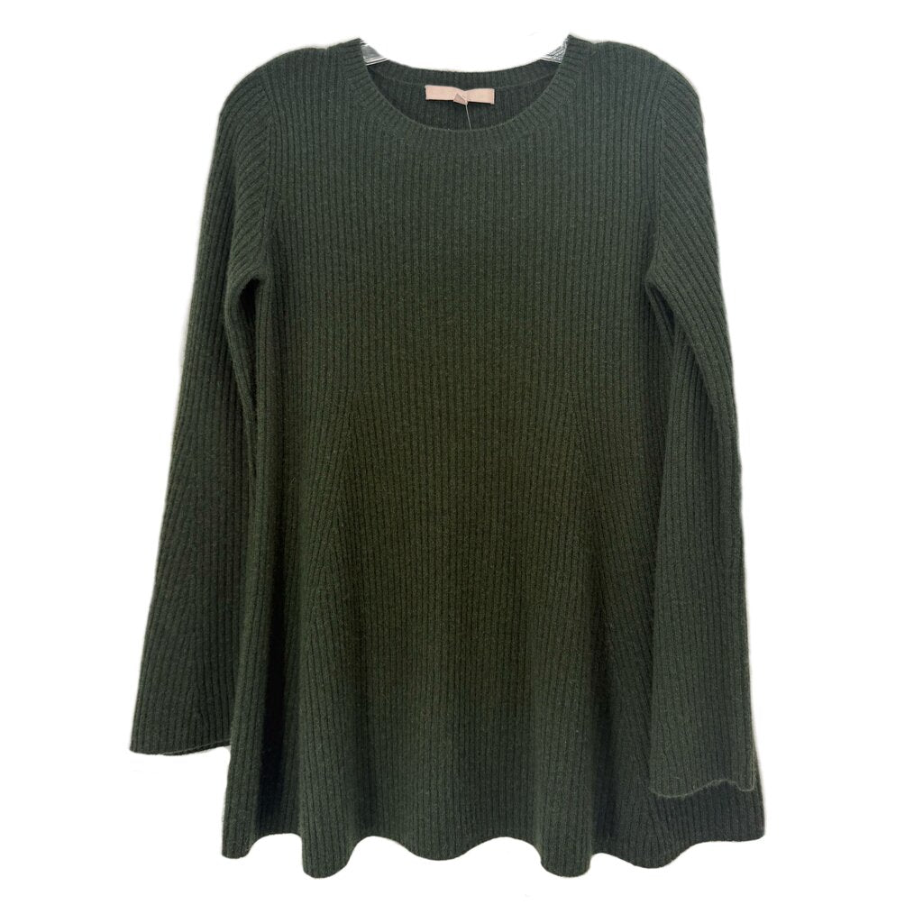 Dark green cashmere rib-knit top with a round neck and long sleeves, front view