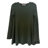 Dark green cashmere rib-knit top with a round neck and long sleeves, front view