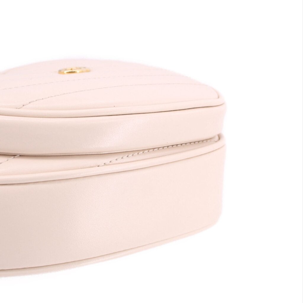 GUCCI cream heart crossbody bag close-up of front zipper track and stitching