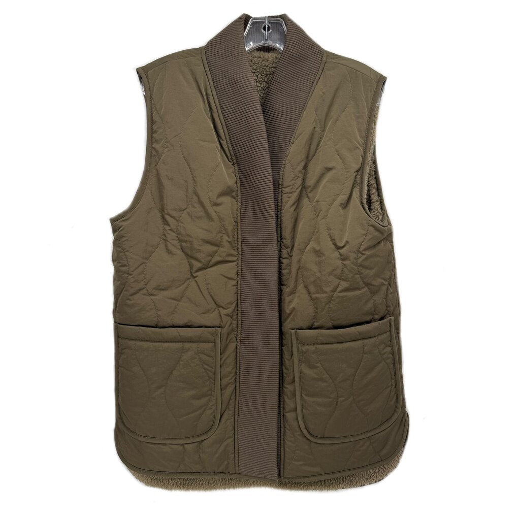 Reversible quilted vest in olive green with ribbed V-neck and side pockets