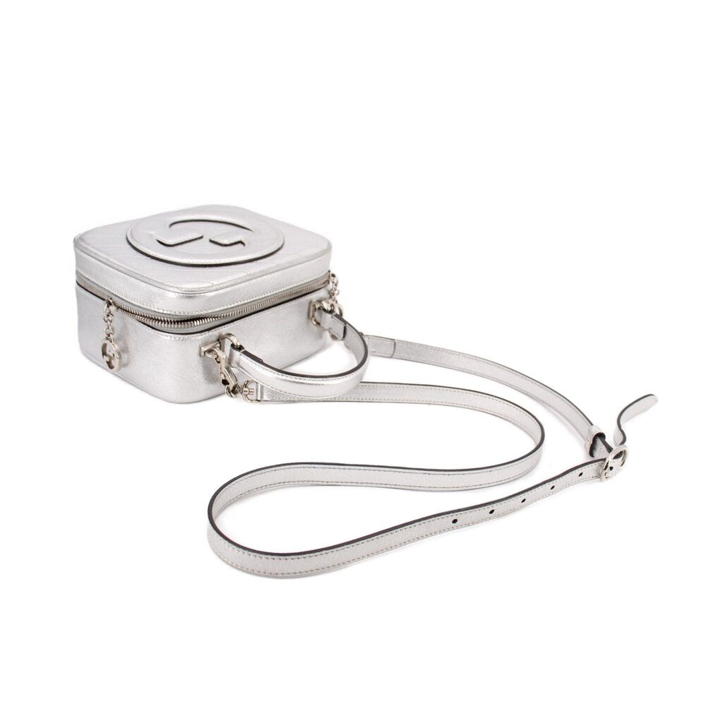 Gucci silver mini crossbody bag with adjustable strap and clasped top front emblem