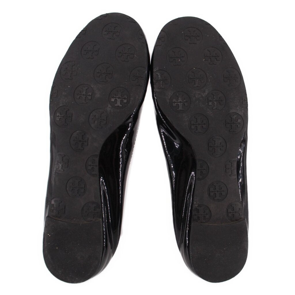Patent flat outsoles with repeating logo pattern on dark rubber soles